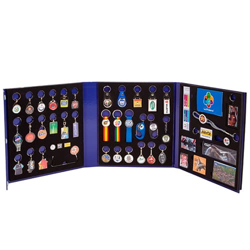 Prezentačný priečinok Multiplexx s vytlačenými vzorkami všetkých dostupných produktov Multiplexx