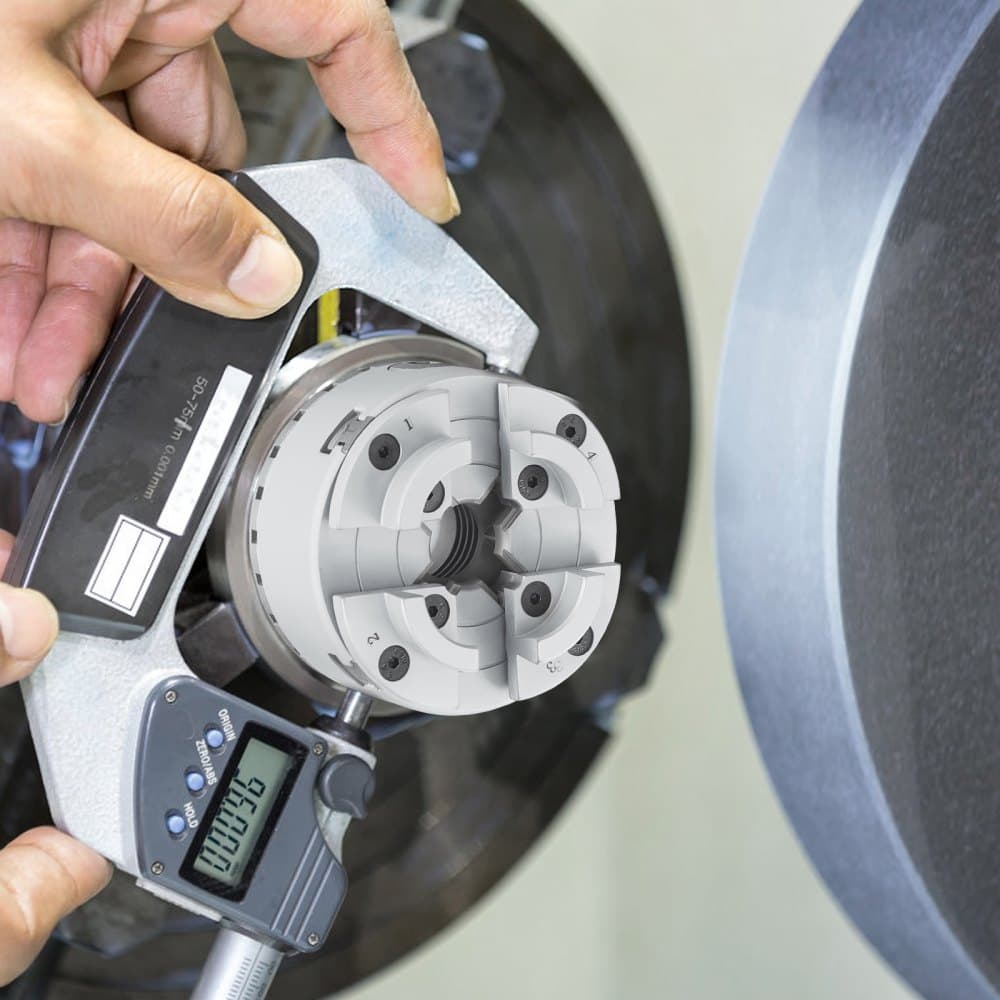 Sústružnícke skľučovadlo KP965, 4-čeľusťové s priemerom 9,5 cm, kovové skľučovadlo pre sústružnícke stroje, príslušenstvo s 5 sadami čeľustí, samostrediaci nástroj, pre presné obrábanie, brúsky, frézky